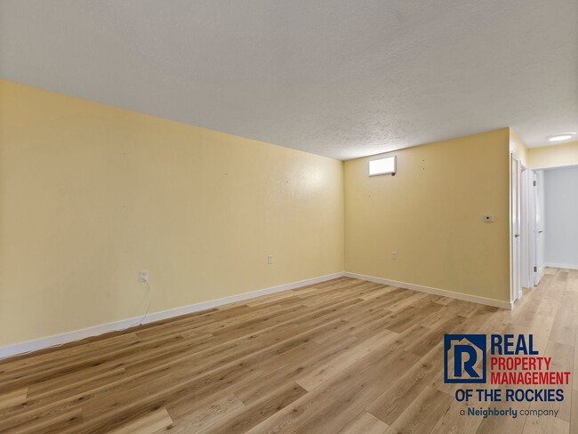 Building Photo - Charming 2 Bed, 1 Bath Condo in Prime Loca...