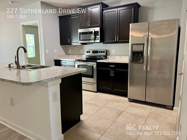Foto del edificio - Spacious 3/2 in Palm Bay gated community a...