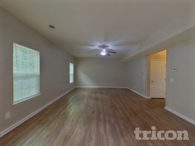 Foto del edificio - 246 Bridgeport Rd