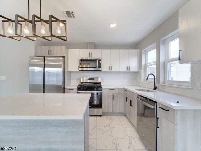 Foto del edificio - 32 N 14th St