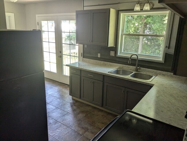 Building Photo - 2517 Goliad St