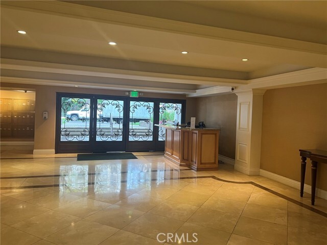 Building Photo - 321 N Oakhurst Dr
