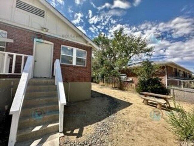 Building Photo - Rent Price dropped to $1,397!!! Cozy Brick...