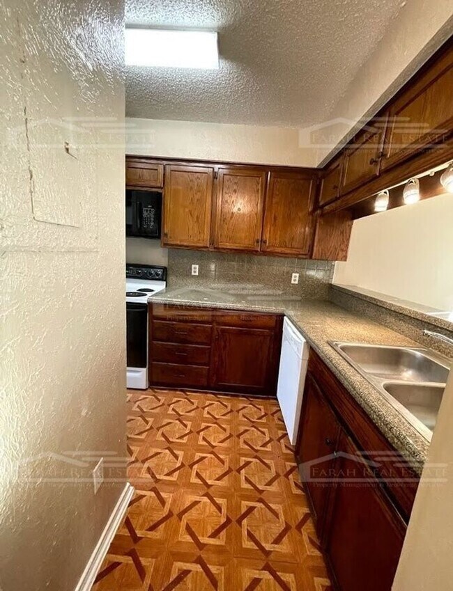 Building Photo - 2 Bed/2 Bath Condo for Rent!
