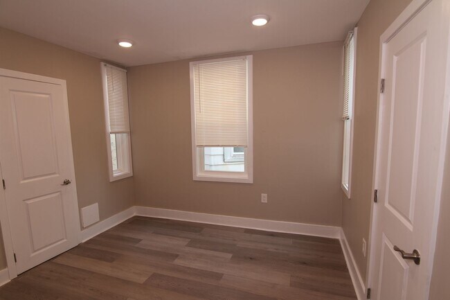 Photo - 1631 Dyre St Apartment