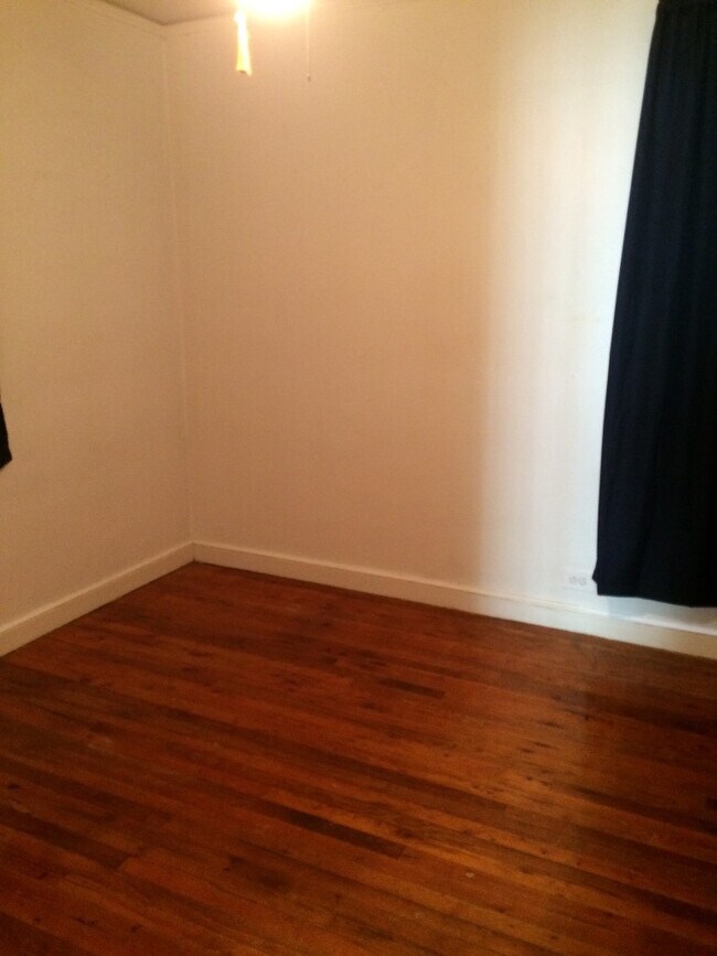 Building Photo - Rosewood Cutie