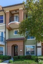 Building Photo - 634 Arbol