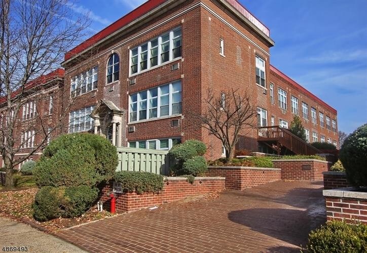 Primary Photo - 515 Trinity Pl