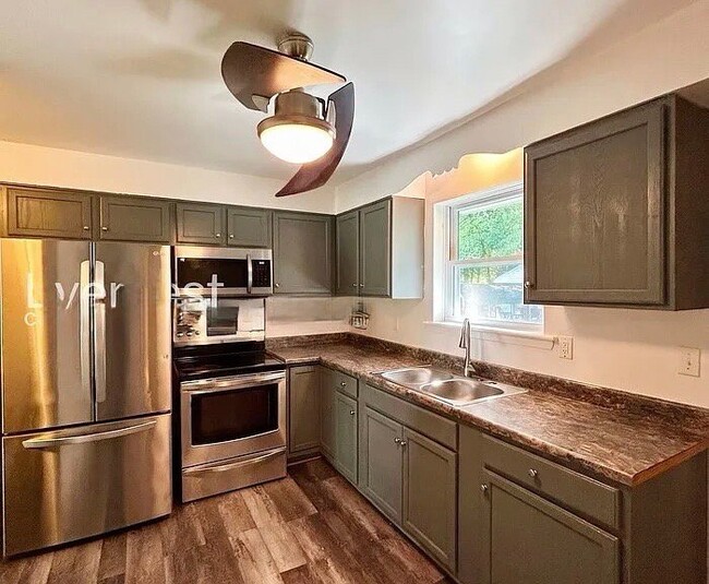 Building Photo - 10814 Bluebell Dr