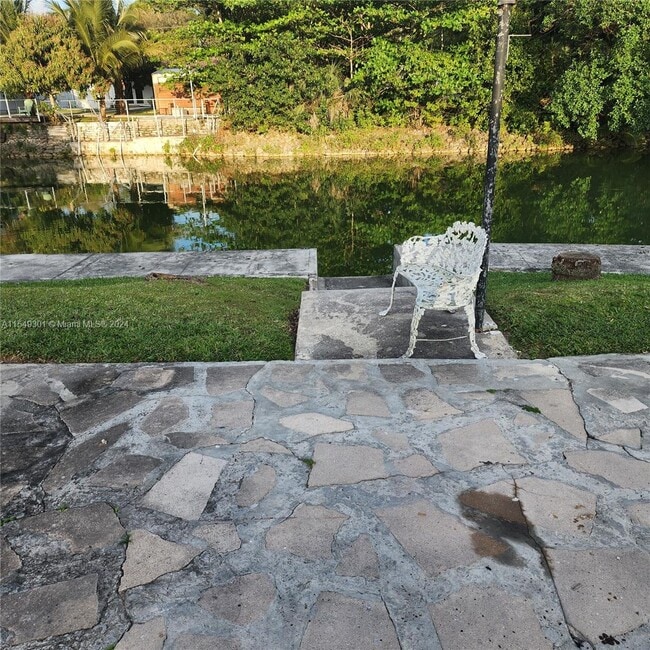 Building Photo - 3325 S Lake Dr