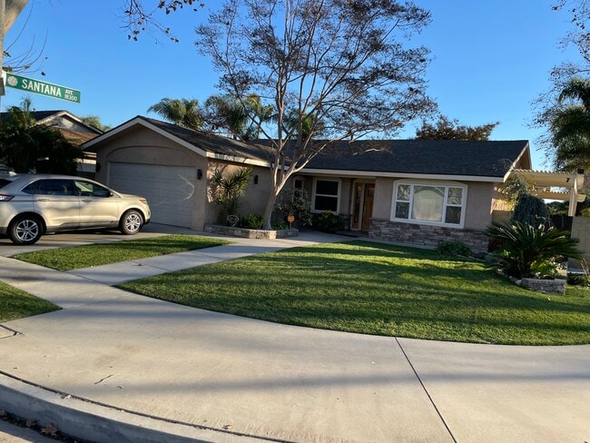 Building Photo - 10710 La Jara St