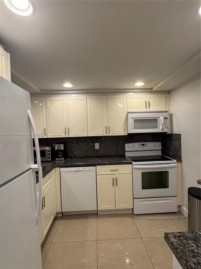 Building Photo - 2049 S Ocean Dr
