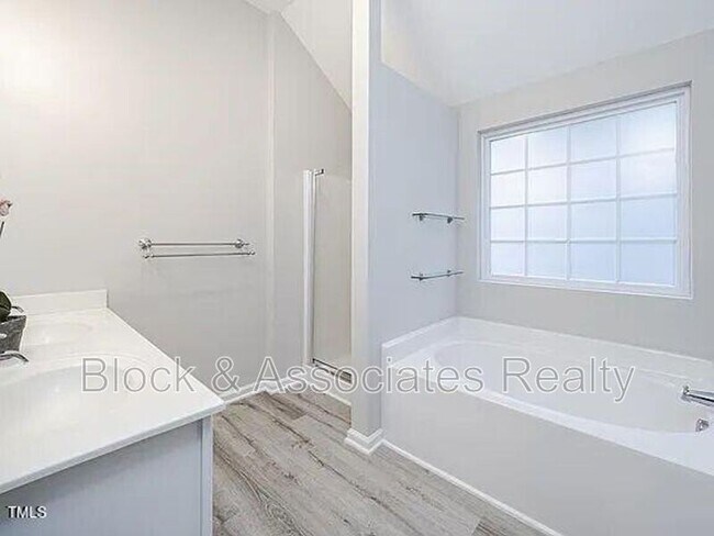 Building Photo - 701 Holly Thorn Trace