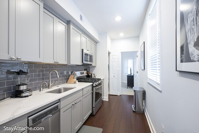 Building Photo - 1409 Hopkins St NW