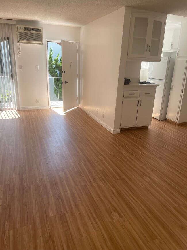 Foto del edificio - 8315 Blackburn Ave