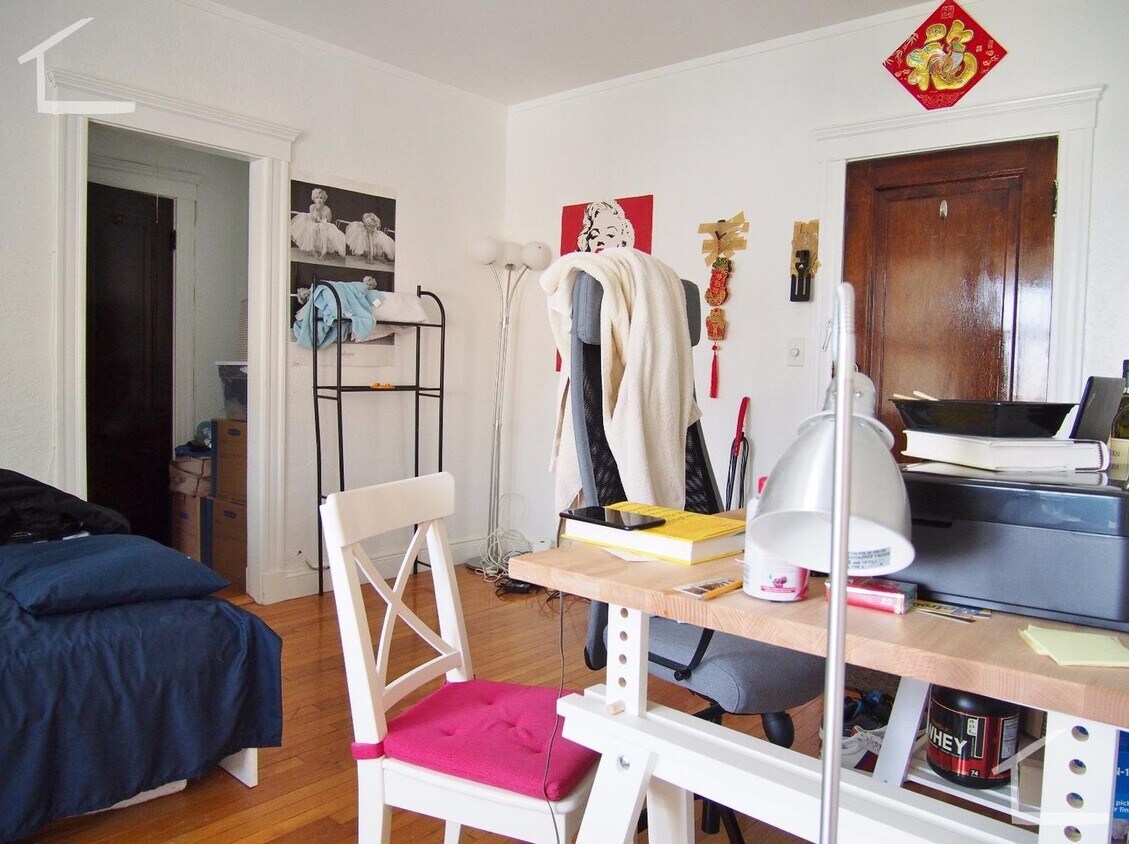 Foto del edificio - Charming Studio WITH POOL Near T, BC & Cle...