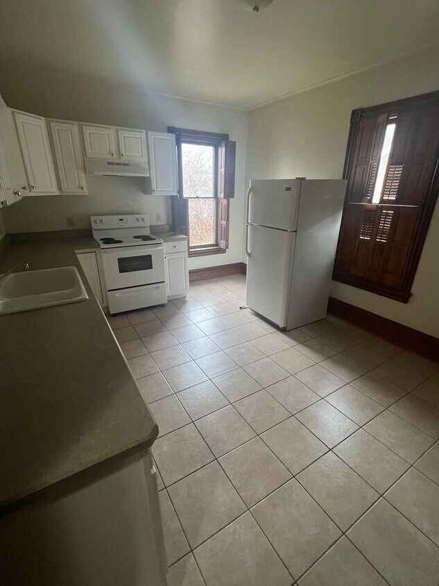 Primary Photo - 354 W 9th St