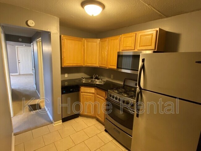 Building Photo - 1108 W 41st Terrace