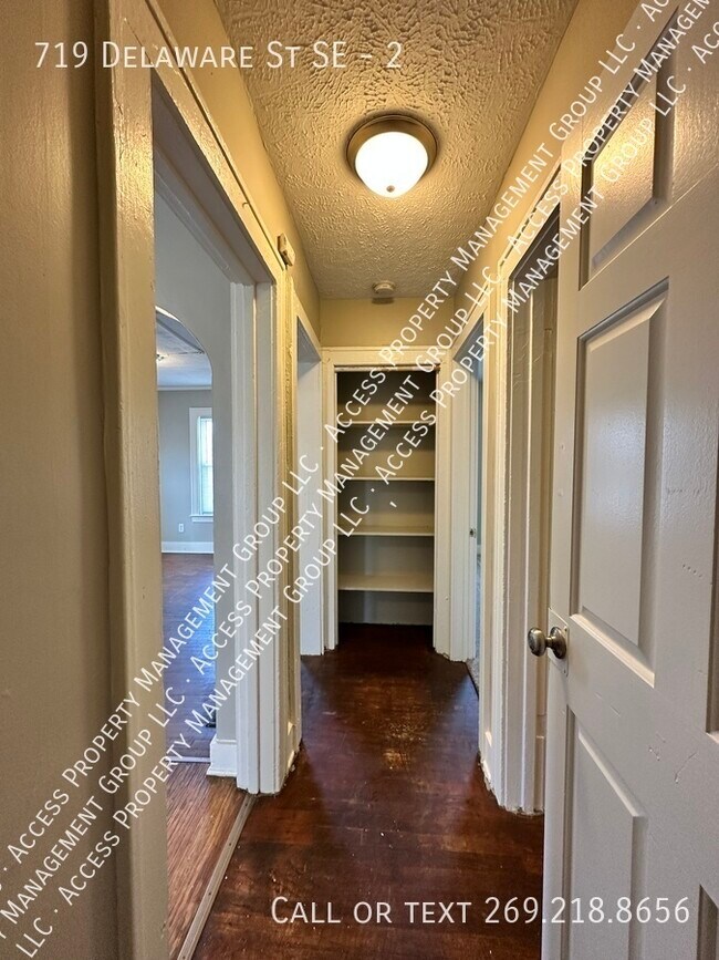 Foto del edificio - 719 Delaware St SE