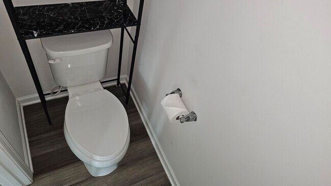 Foto del edificio - 1944 Belle Arbor Dr