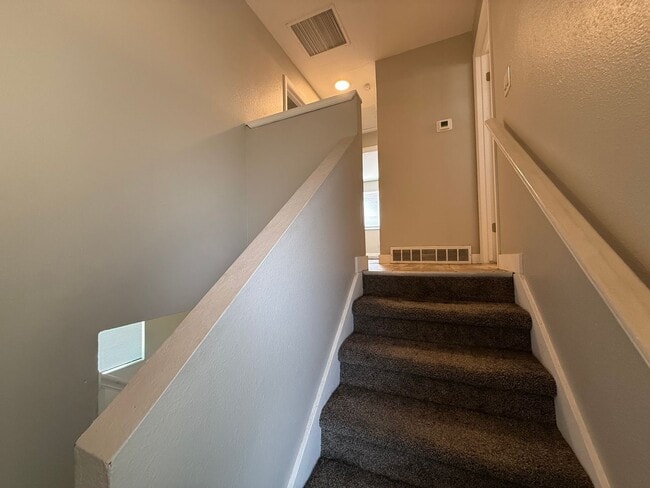 Building Photo - 680 E Malibu Dr