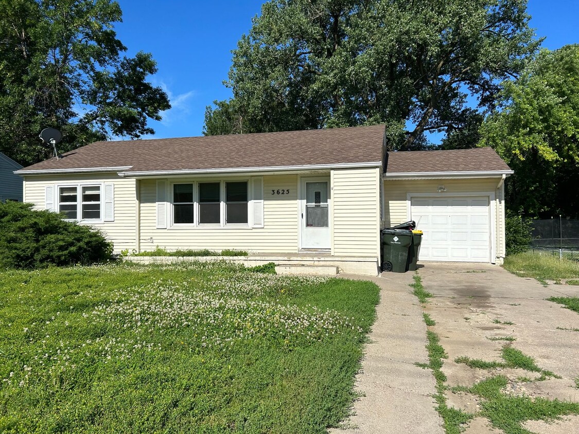 Primary Photo - $1,250 - 2 Bed 1 Bath Home