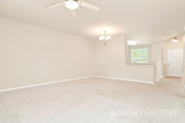 Foto del edificio - 4411 Log Cabin Dr