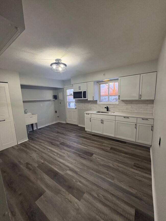 Foto del edificio - 5974 Glenway Dr