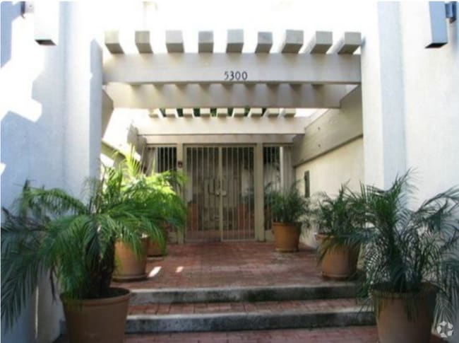 Building Photo - 5300 Fairview Blvd
