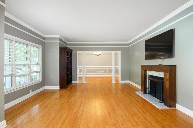 Foto del edificio - 4878 Long Island Dr NE