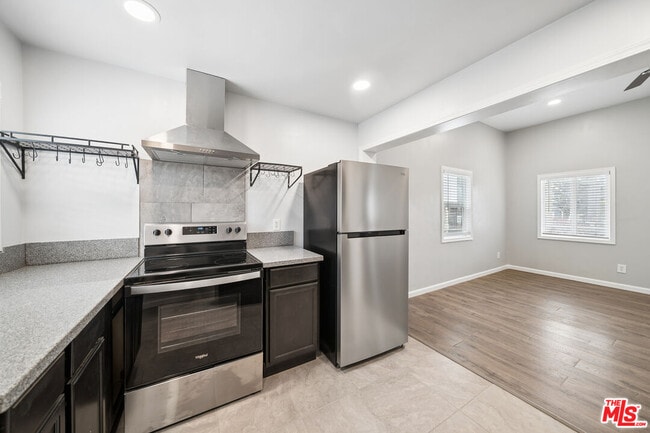 Building Photo - 1543 W 23rd St