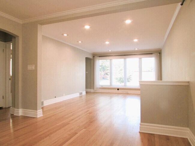 Foto del edificio - 4620 N Overhill Ave