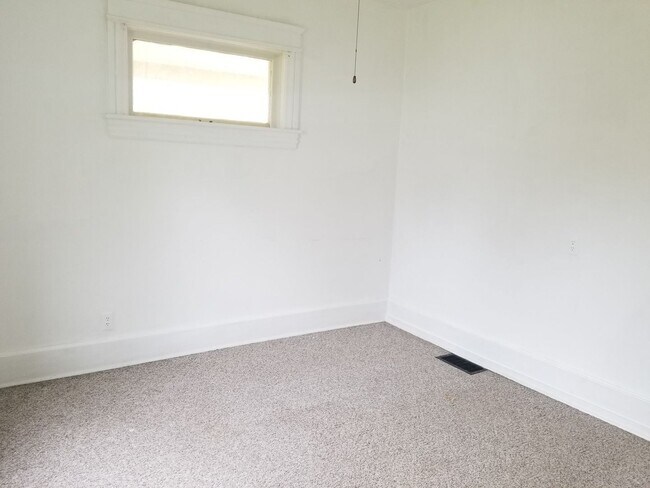 Building Photo - 1423 Teneyck St