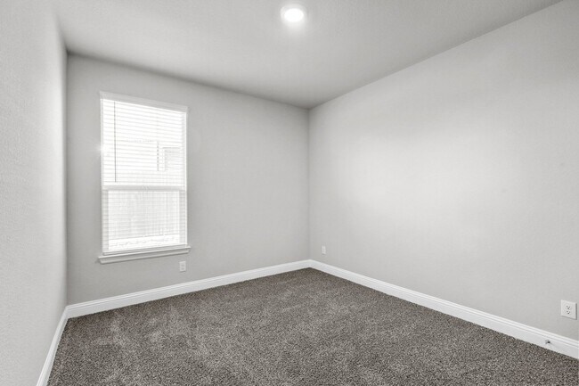 Building Photo - 1400 Razorbill Rd
