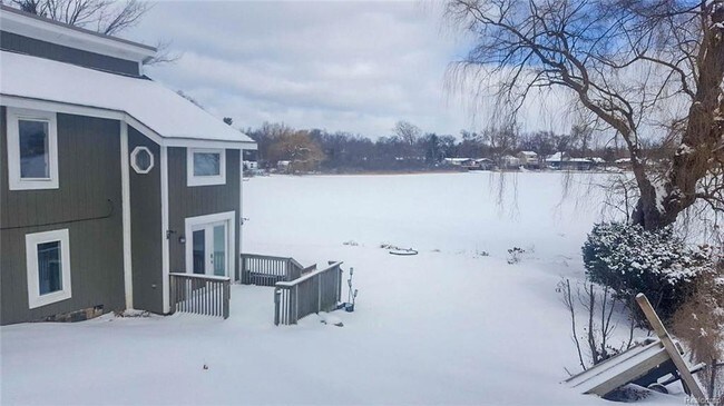Building Photo - 1225 Grove Point Dr