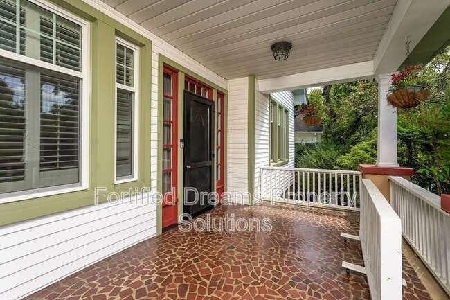 Building Photo - 103 S Sunset Dr