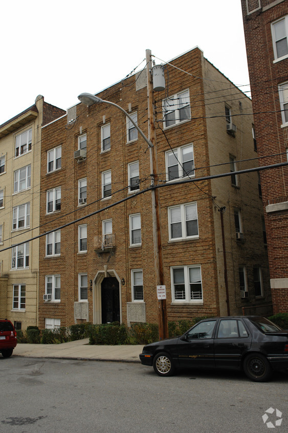 Building Photo - 14 Bayley Ave