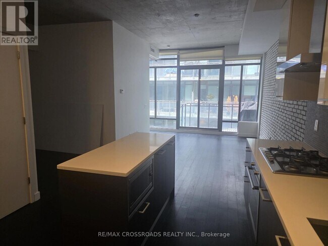 Photo du bâtiment - 90 Broadview Ave