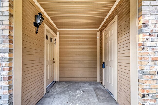 Building Photo - 1311 Antoine Dr