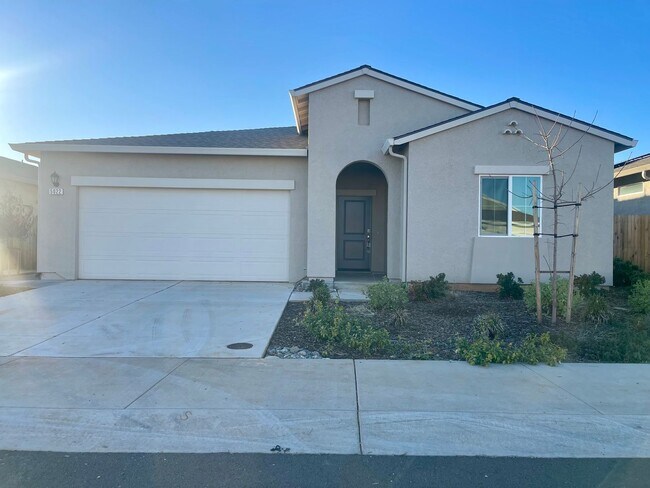 Building Photo - 3 BED 2 BATH NEWER BUILT HOUSE IN THE LILA...