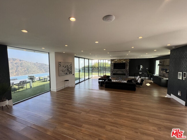 Building Photo - 2110 Hercules Dr