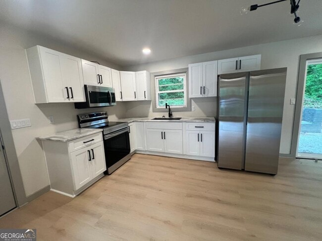 Building Photo - 4396 Greenleaf Cir SW