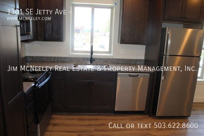 Building Photo - 1301 SE Jetty Ave