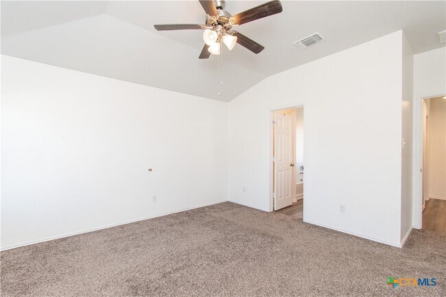 Building Photo - 303 Saddleback Trl