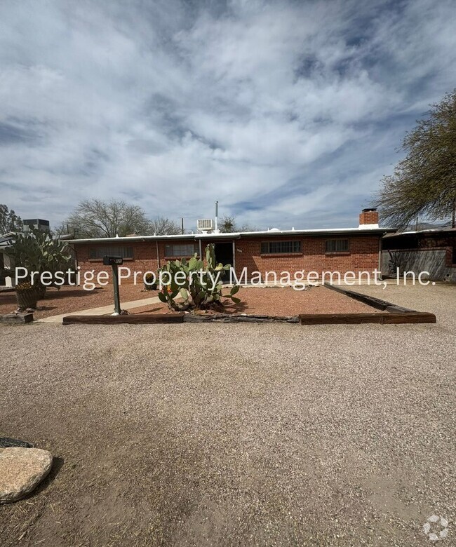 Building Photo - 825 E Copper St