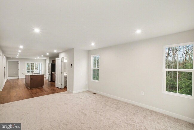 Building Photo - 8901 Blackthorne Pl