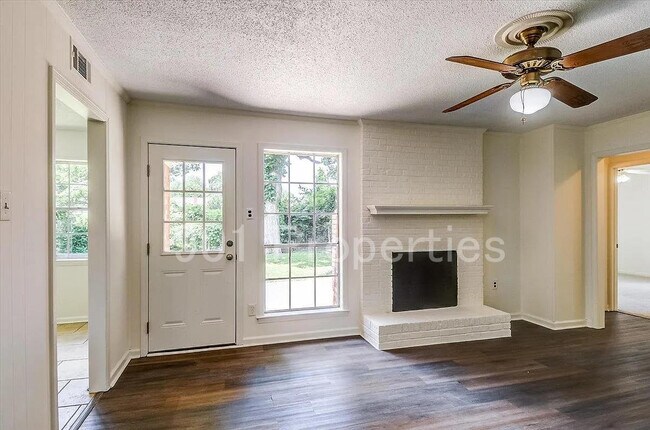 Foto del edificio - 5548 Montpelier Dr