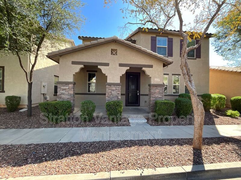 Primary Photo - 4137 E Devon Dr