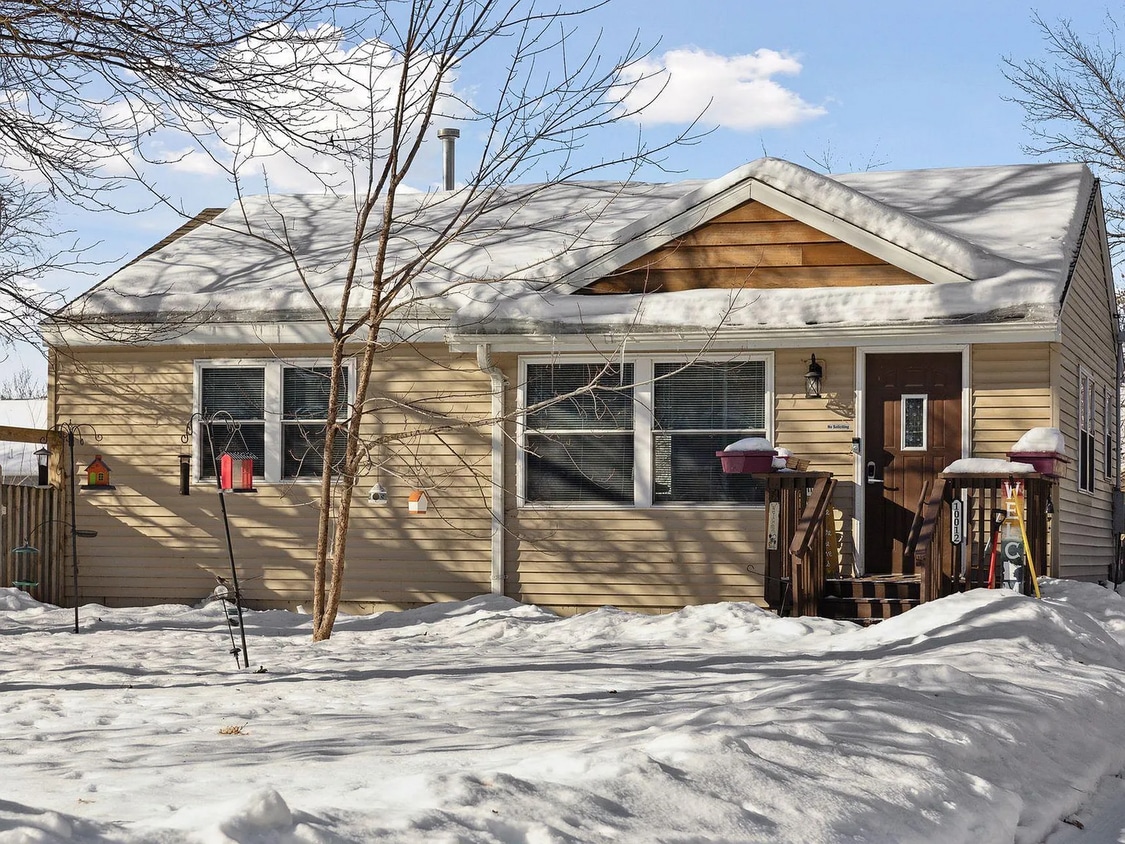 Primary Photo - Updated 3 Bed | 1 Bath W/ Private Fenced Y...