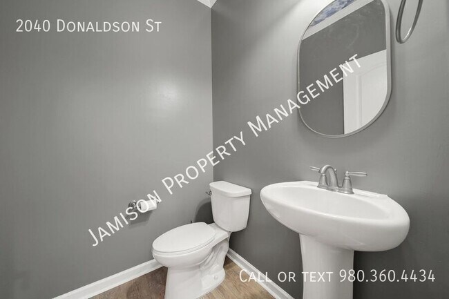 Building Photo - 2040 Donaldson St